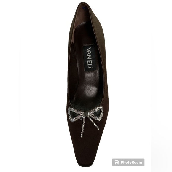 Vaneli Deep Chocolate w/Cutout Around Rhinestone Bow 2.5” Kitten Heel Pump S 6.5 - Picture 4 of 10